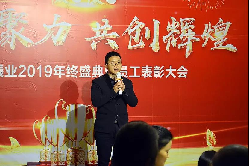 各個部門領(lǐng)導(dǎo)上臺發(fā)言